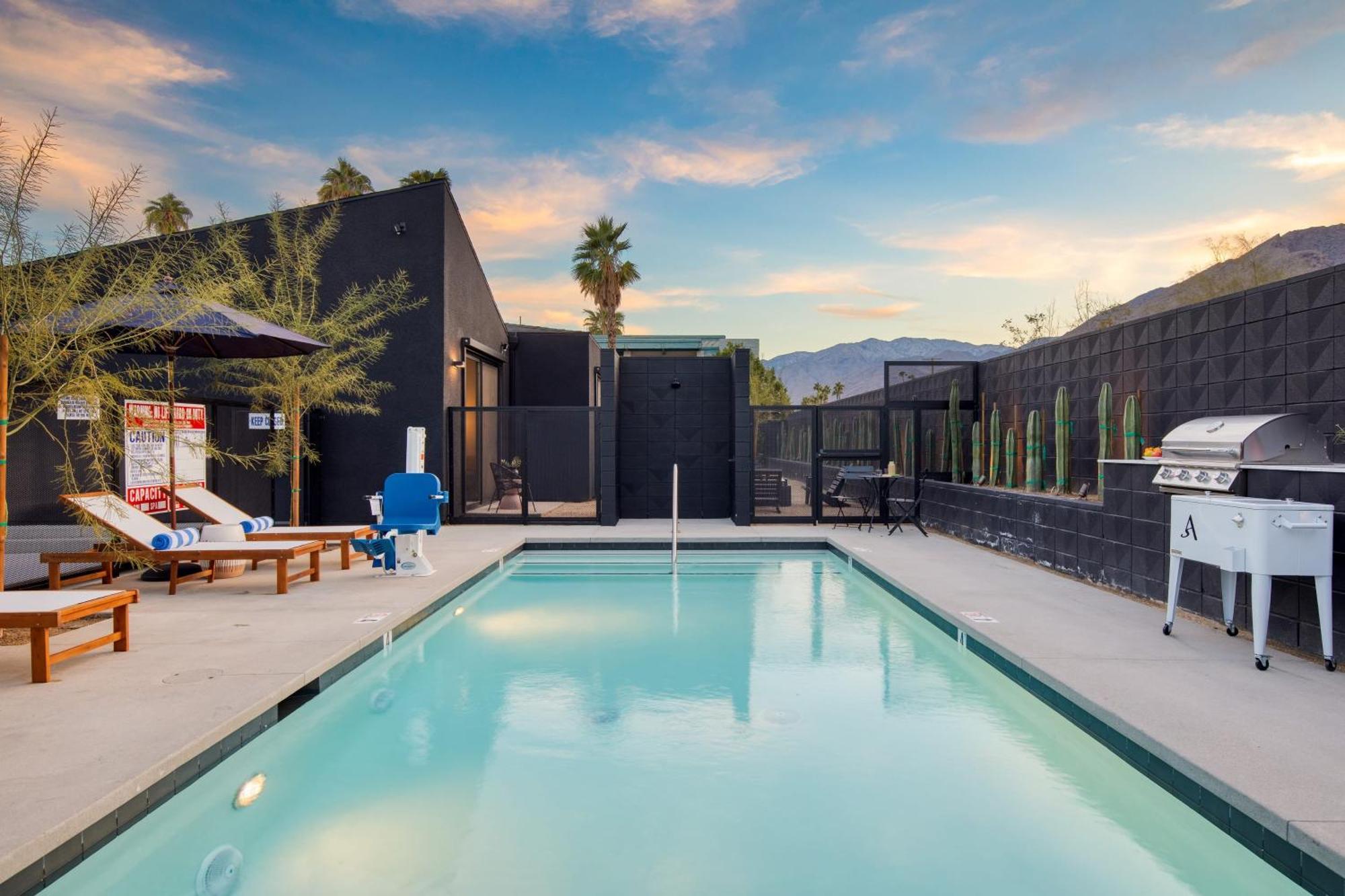 Blackhaus By Avantstay Ada Modern Rooms, Pool & Bbq 팜 스프링스 외부 사진
